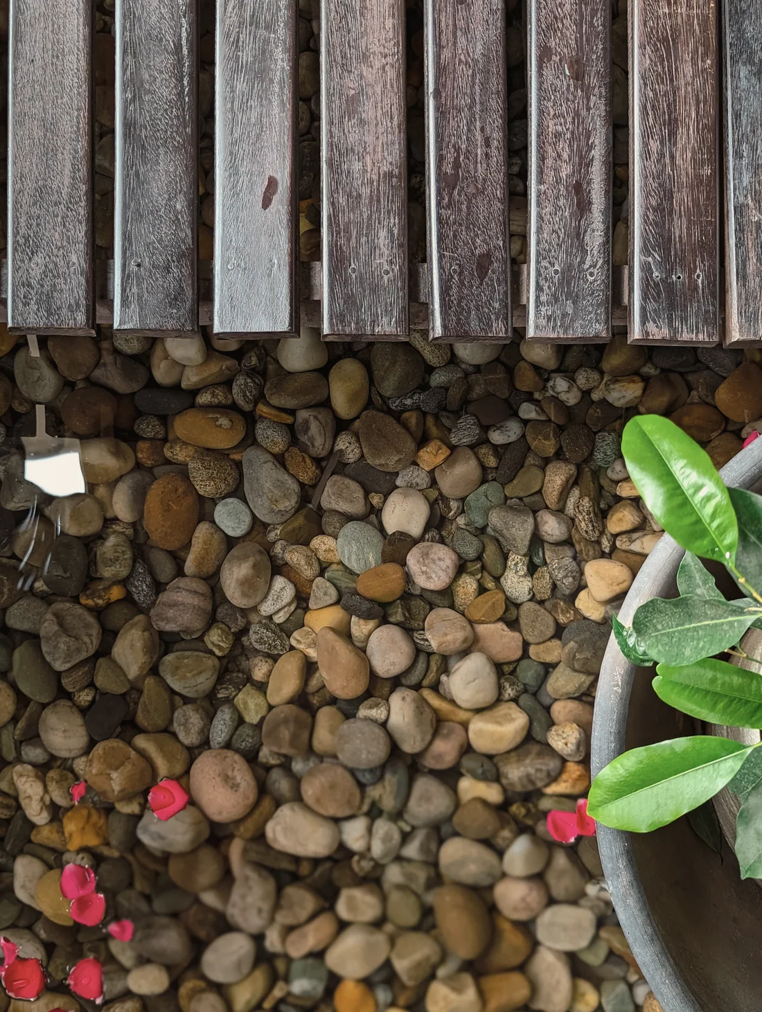 Greenery, river stone and tactile timber detailing at Verdant Hideaway